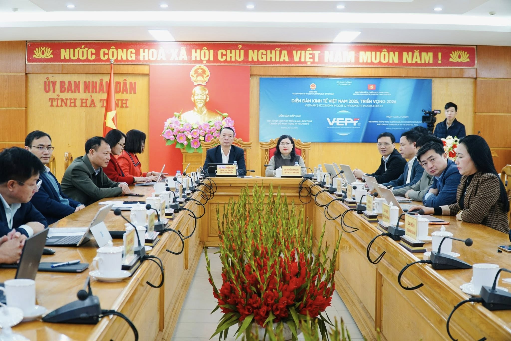 Hà Tĩnh tham dự hội nghị trực tuyến Phiên toàn thể Diễn đàn Kinh tế Việt Nam 2025, triển vọng 2026