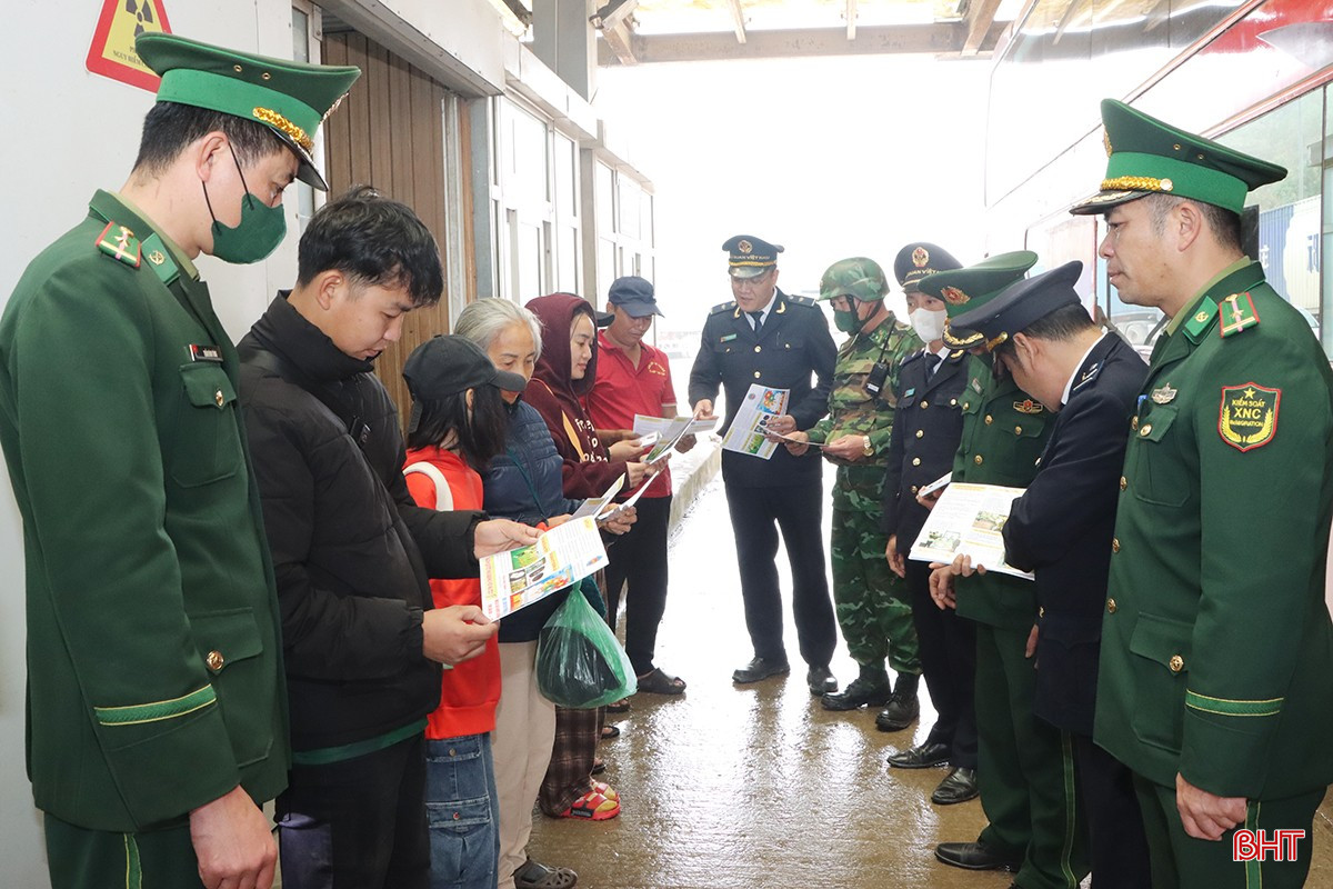 Ngăn ngừa từ xa hàng lậu, hàng cấm qua cửa khẩu Cầu Treo dịp cuối năm