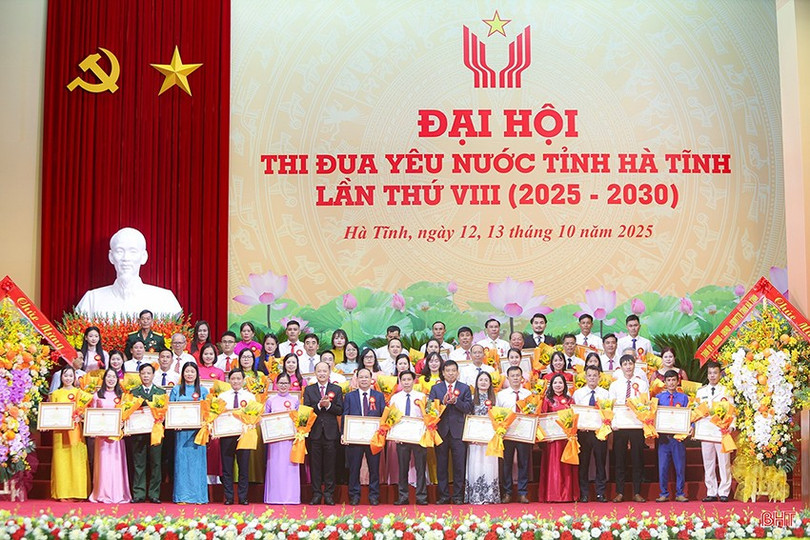 Đoàn đại biểu Hà Tĩnh hướng về Đại hội Thi đua yêu nước toàn quốc lần thứ XI